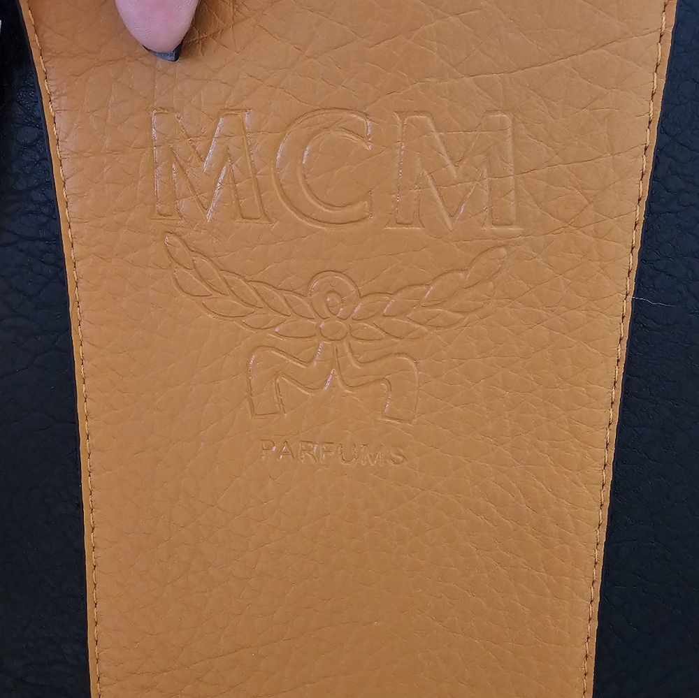 MCM Black and Gold Tote Bag Great for traveling! - Picture 6 of 7